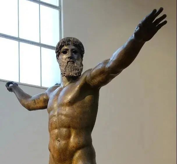 宙斯(或波塞冬)塑像(图片来源:希腊国家考古博物馆 孙烈摄)